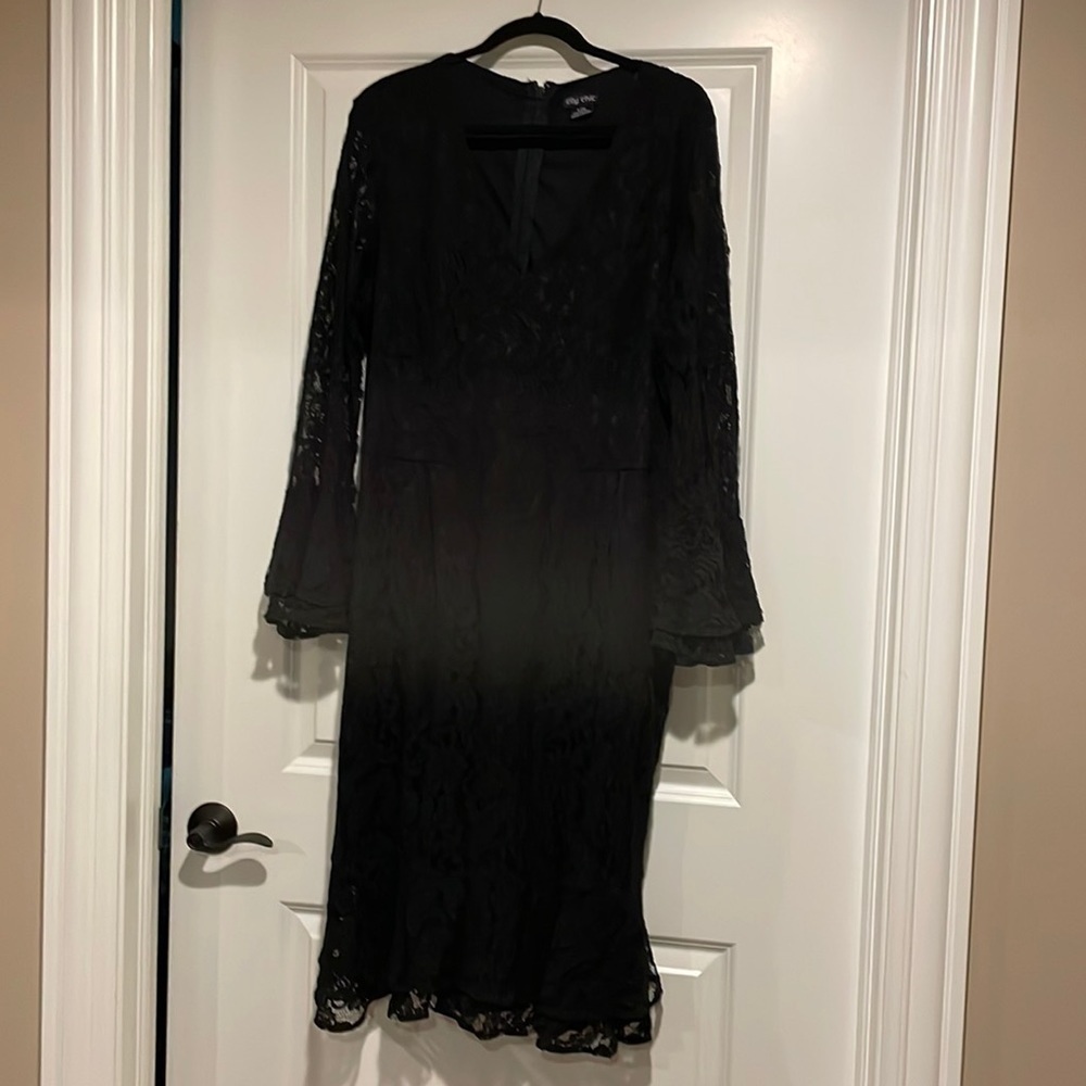 City Chic black lace dress​​ - Picture 2 of 9